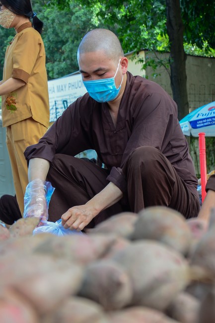 Continuing to support people in need in the Covid-19 pandemic of Hoang Phap Pagoda (series 2)
